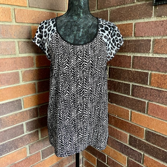 Express Black & White Mixed Media Animal Print Top - Picture 2 of 11